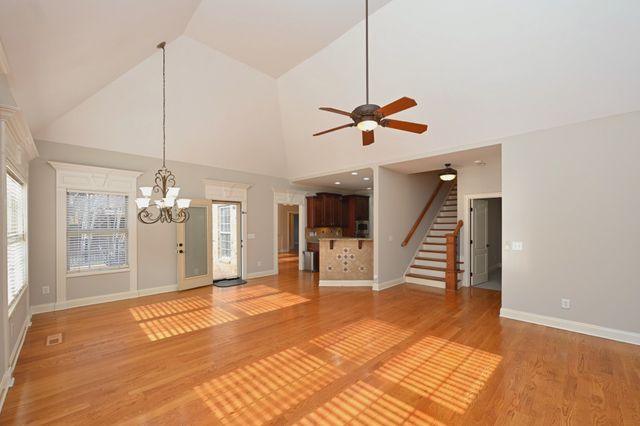 1056 Island Brook Dr, Hendersonville, TN 37075