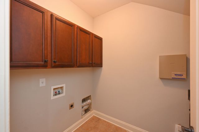 1056 Island Brook Dr, Hendersonville, TN 37075