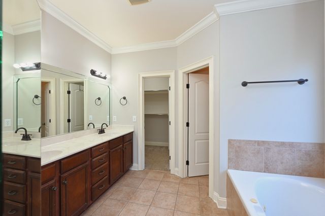 1056 Island Brook Dr, Hendersonville, TN 37075