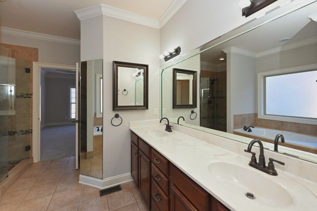 1056 Island Brook Dr, Hendersonville, TN 37075