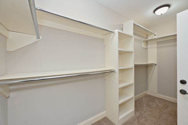 1056 Island Brook Dr, Hendersonville, TN 37075