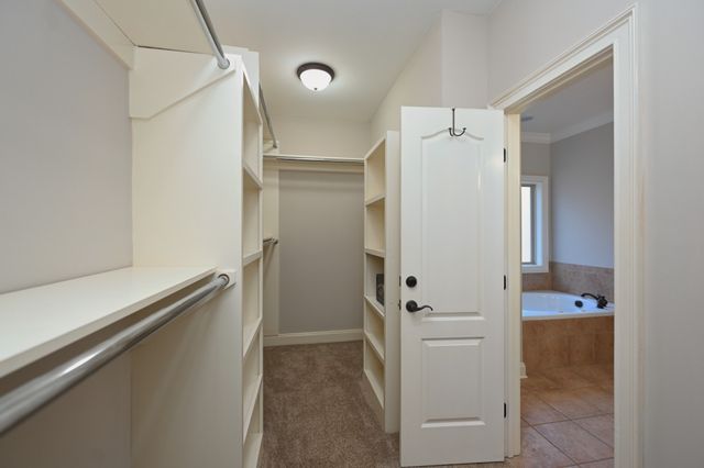 1056 Island Brook Dr, Hendersonville, TN 37075