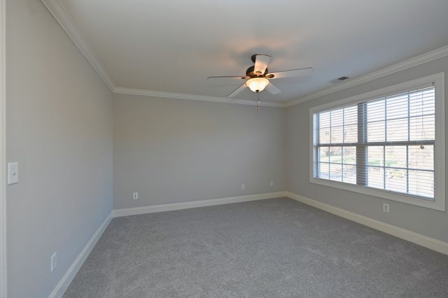 1056 Island Brook Dr, Hendersonville, TN 37075