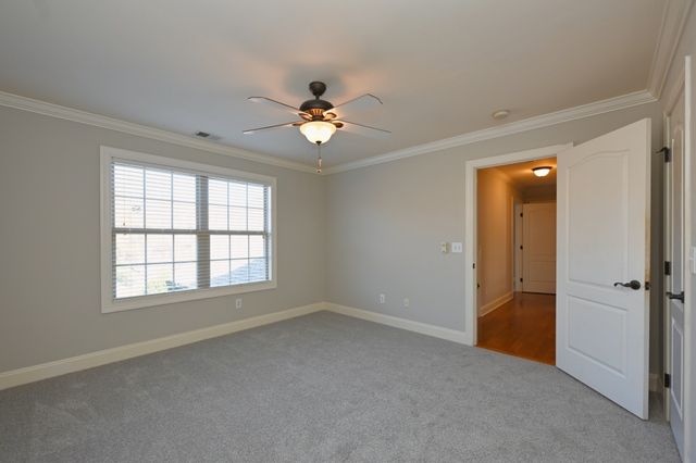 1056 Island Brook Dr, Hendersonville, TN 37075