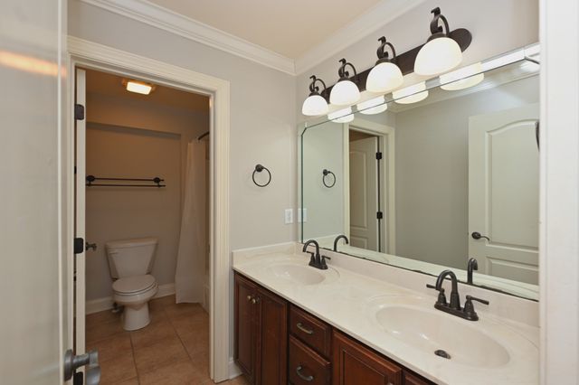 1056 Island Brook Dr, Hendersonville, TN 37075