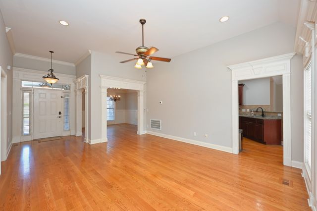 1056 Island Brook Dr, Hendersonville, TN 37075