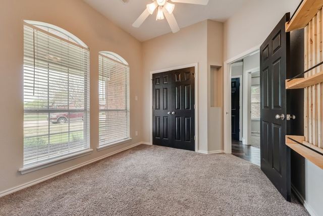 1820 Sand Stone Drive, Sanger, TX 76266