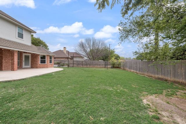 1820 Sand Stone Drive, Sanger, TX 76266