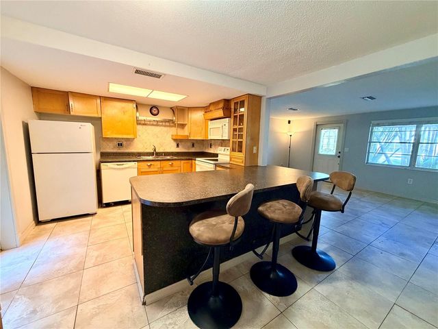 225 MAGNOLIA ROAD, Venice, FL 34293