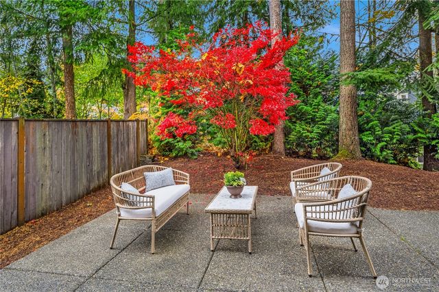 2884 258th Place SE, Sammamish, WA 98075