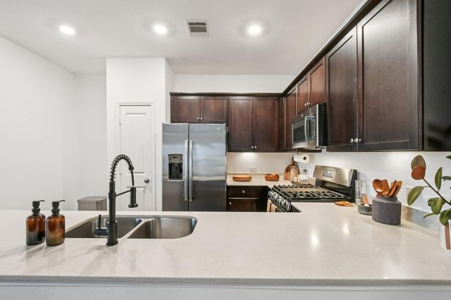 117 Badillo WAY, Bastrop, TX 78602