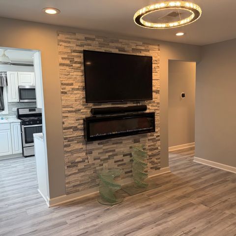 15541 6th Avenue, Phoenix, IL 60426