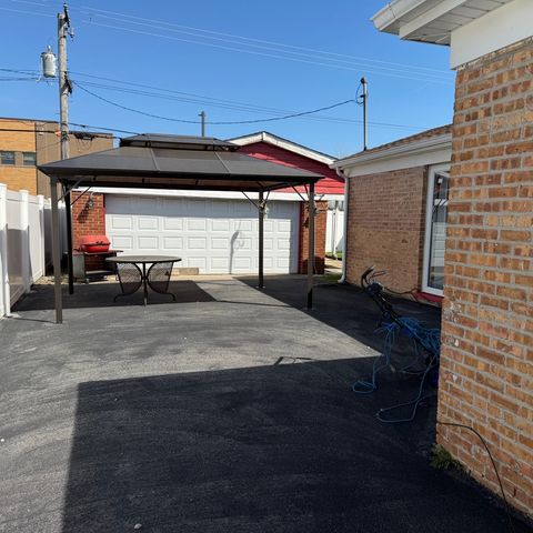 15541 6th Avenue, Phoenix, IL 60426