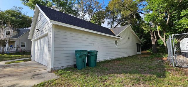 370 S COBBLE COURT, Mount Dora, FL 32757