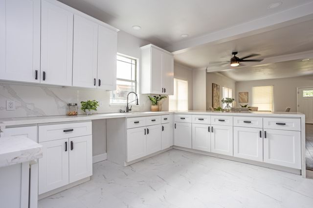 527 S Clinton Avenue, Dallas, TX 75208