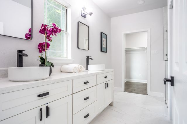 527 S Clinton Avenue, Dallas, TX 75208