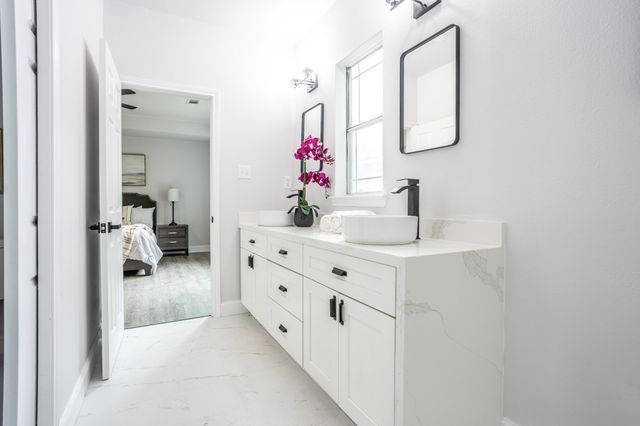 527 S Clinton Avenue, Dallas, TX 75208