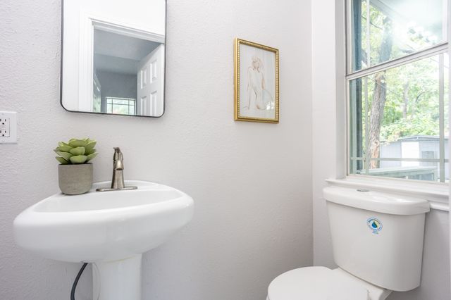 527 S Clinton Avenue, Dallas, TX 75208