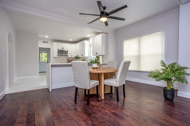 527 S Clinton Avenue, Dallas, TX 75208