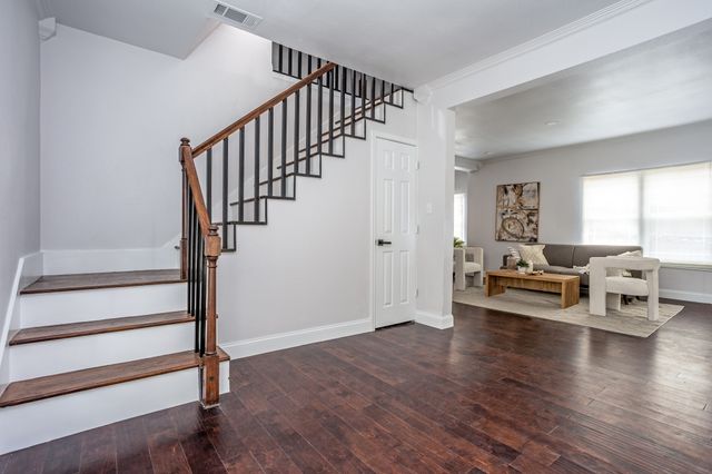 527 S Clinton Avenue, Dallas, TX 75208