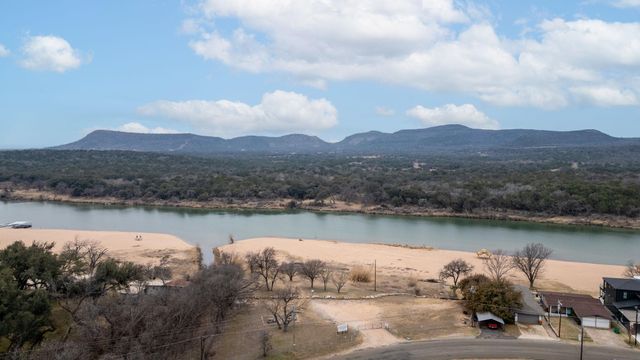 4308 Mountain View DR, Kingsland, TX 78639