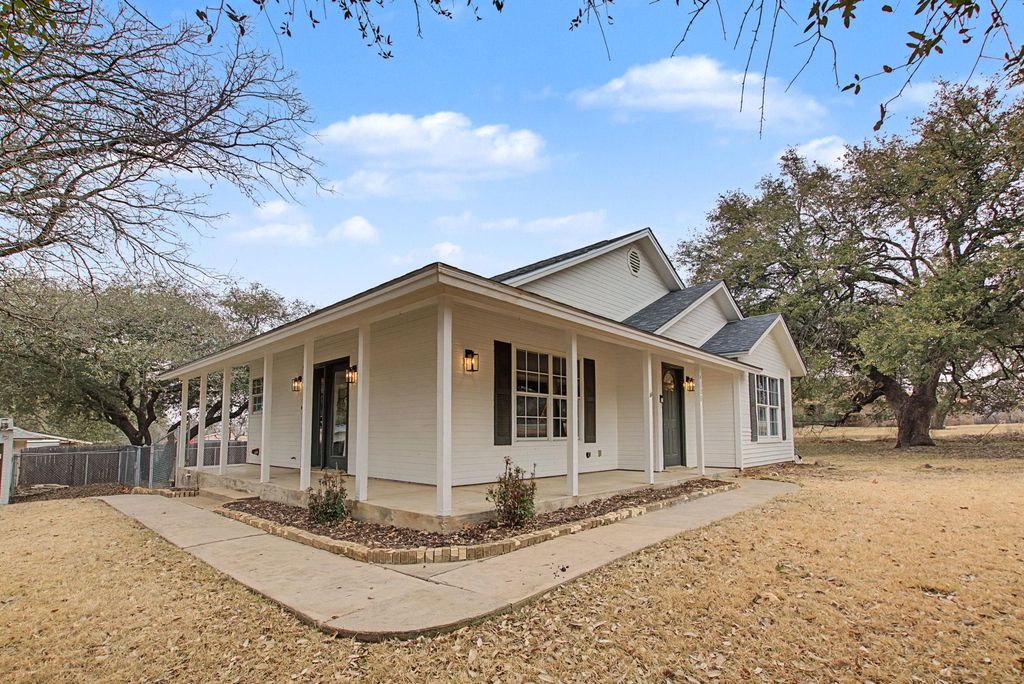 4308 Mountain View DR, Kingsland, TX 78639