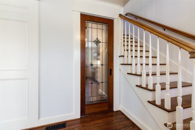 2017 36th Avenue W, Seattle, WA 98199