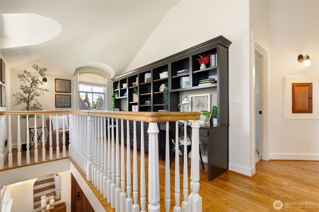 2017 36th Avenue W, Seattle, WA 98199