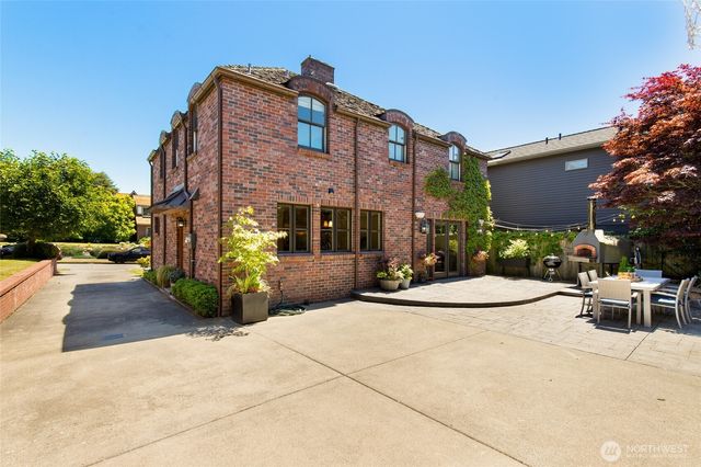 2017 36th Avenue W, Seattle, WA 98199