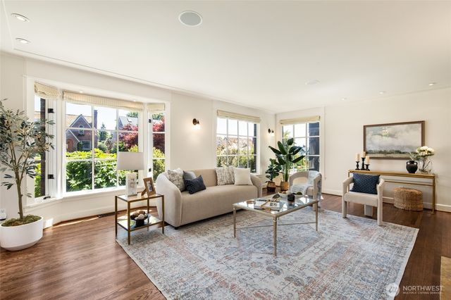 2017 36th Avenue W, Seattle, WA 98199