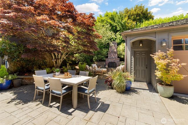 2017 36th Avenue W, Seattle, WA 98199