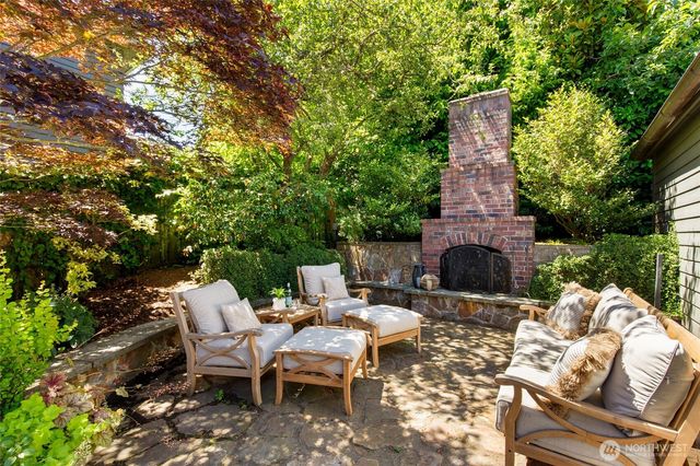 2017 36th Avenue W, Seattle, WA 98199