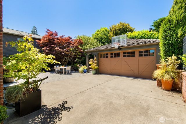 2017 36th Avenue W, Seattle, WA 98199