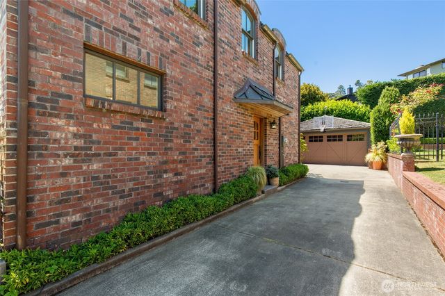 2017 36th Avenue W, Seattle, WA 98199
