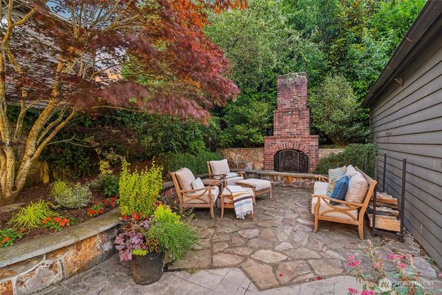 2017 36th Avenue W, Seattle, WA 98199