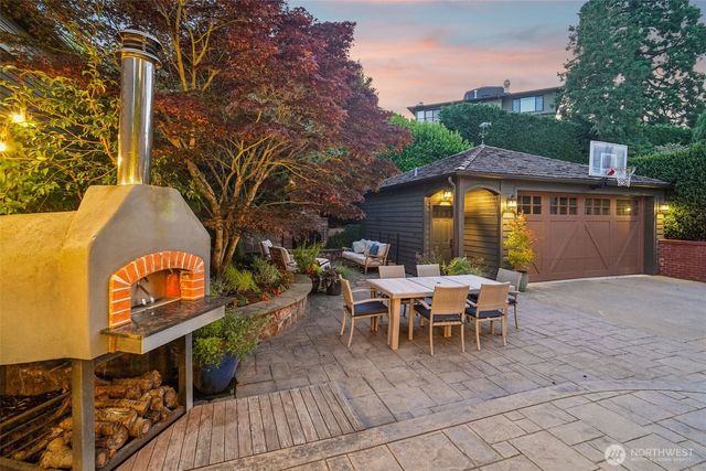 2017 36th Avenue W, Seattle, WA 98199