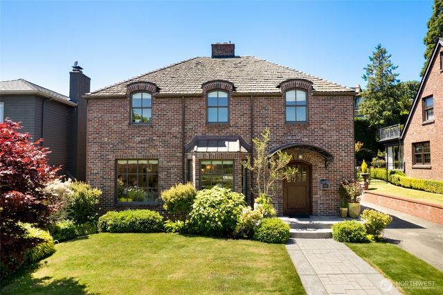 2017 36th Avenue W, Seattle, WA 98199
