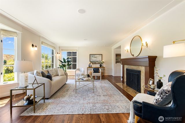 2017 36th Avenue W, Seattle, WA 98199