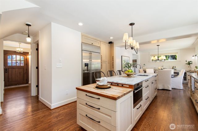 2017 36th Avenue W, Seattle, WA 98199