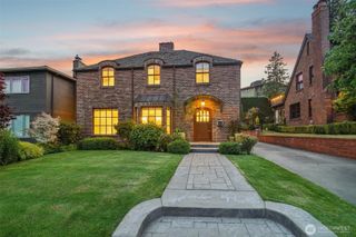 2017 36th Avenue W, Seattle, WA 98199