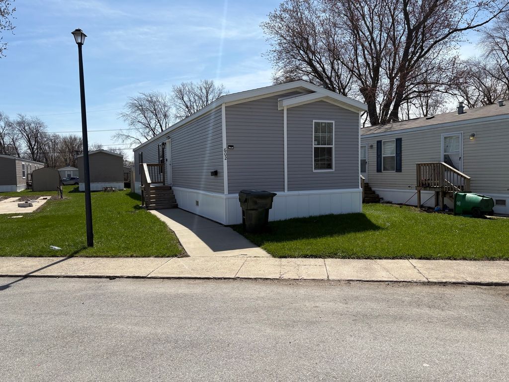 602 Virginia Avenue, Lynwood, IL 60411