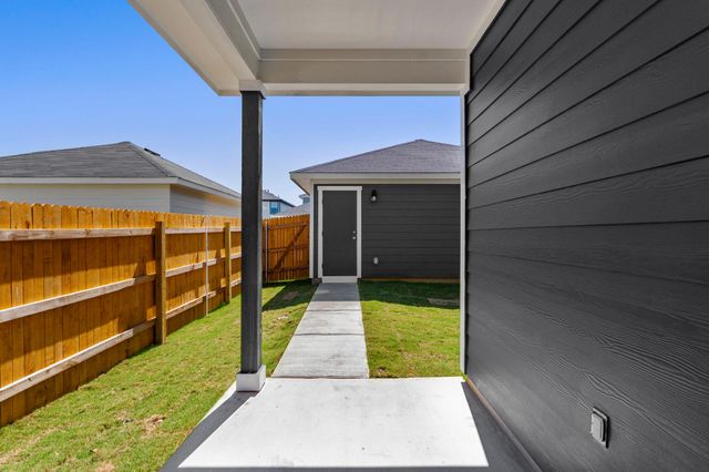 306 Santo Domingo RD, Bastrop, TX 78602