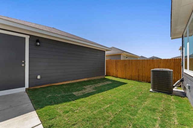 306 Santo Domingo RD, Bastrop, TX 78602
