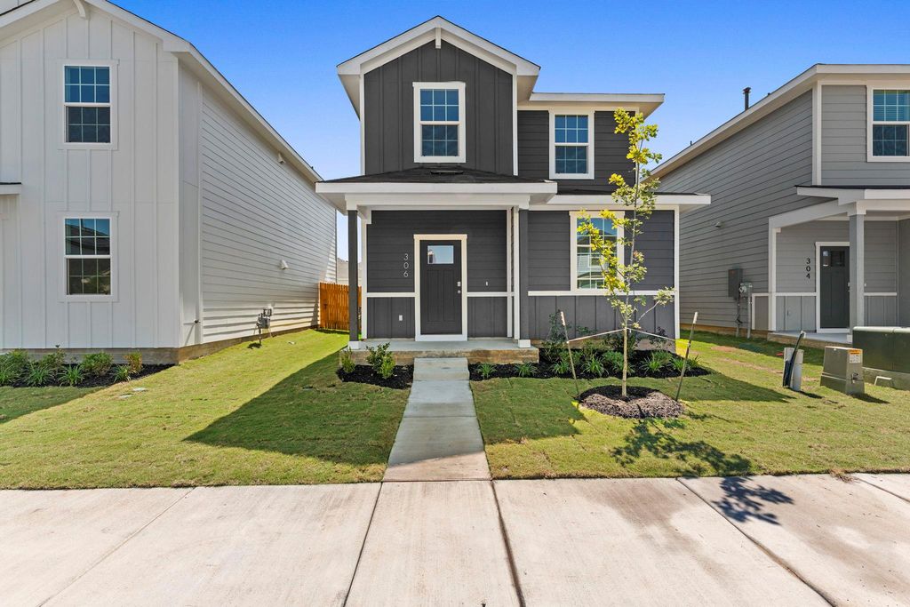 306 Santo Domingo RD, Bastrop, TX 78602