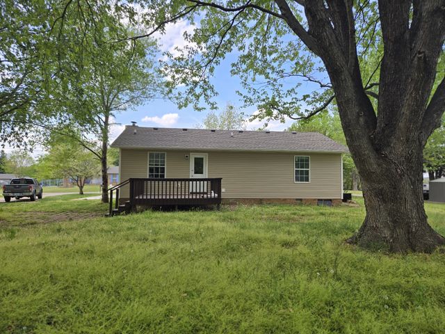 414 Pacific Ave, Oak Grove, KY 42262