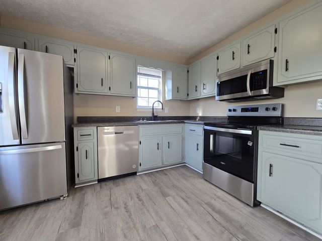 414 Pacific Ave, Oak Grove, KY 42262