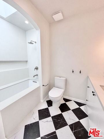 1979 Kenmore Avenue, Los Angeles, CA 90027