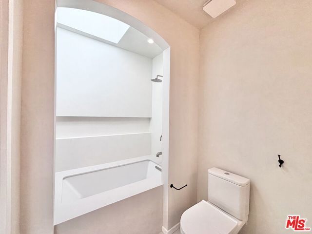 1979 Kenmore Avenue, Los Angeles, CA 90027