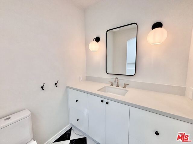 1979 Kenmore Avenue, Los Angeles, CA 90027