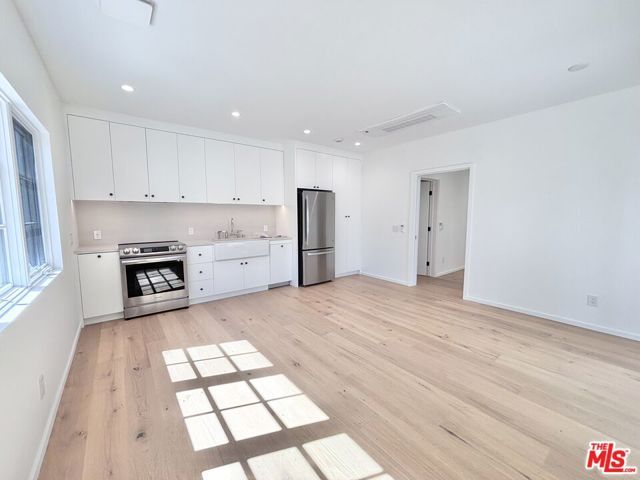 1979 Kenmore Avenue, Los Angeles, CA 90027